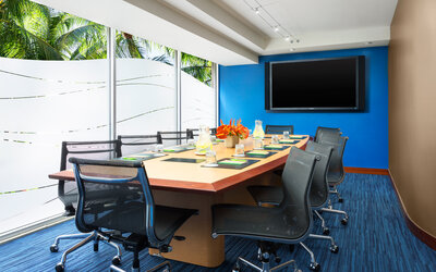 Courtyard Waikiki Beach