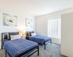 Fully furnished 3 Bedroom Apartment on Poinsettia Place 3 Apts by RedAwning