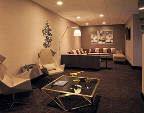 H Hotel Los Angeles, Curio Collection by Hilton