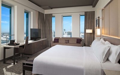 H Hotel Los Angeles, Curio Collection by Hilton
