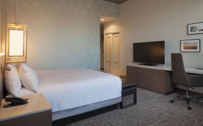 H Hotel Los Angeles, Curio Collection by Hilton