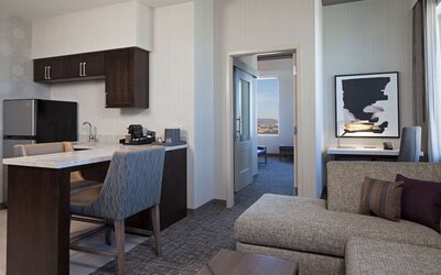 H Hotel Los Angeles, Curio Collection by Hilton
