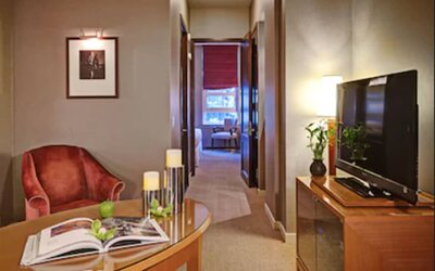 Hotel Giraffe by Library Hotel Collection