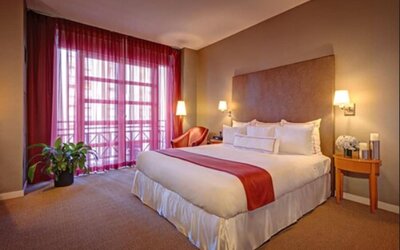 Hotel Giraffe by Library Hotel Collection