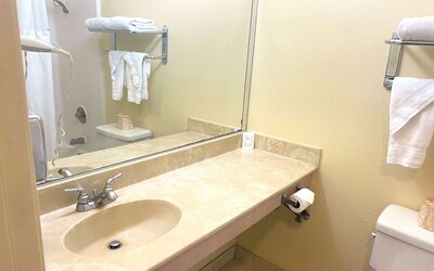 Ramada by Wyndham Los Angeles/Koreatown West