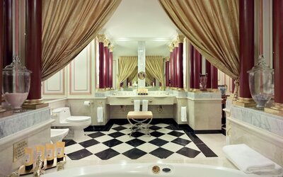 The Towers at Lotte New York Palace