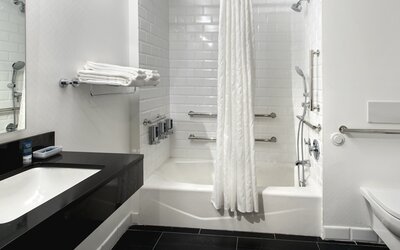 Four Points by Sheraton Manhattan SoHo Village