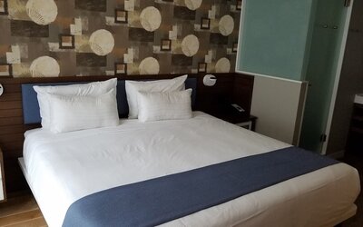 NobleDEN Hotel