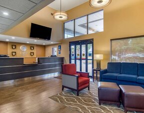 Lobby and coworking lounge at Comfort Inn Sandy Springs - Perimeter.