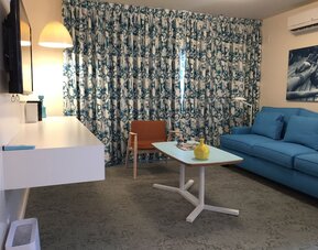 Beverly Laurel Hotel at West Hollywood