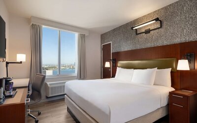 DoubleTree by Hilton New York Downtown