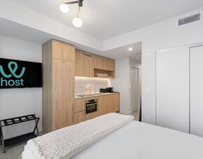 Prime Downtown w Skyline View