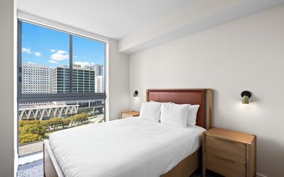 Prime Downtown w Skyline View