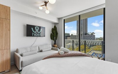 Prime Downtown w Skyline View