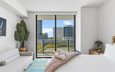 Prime Downtown w Skyline View