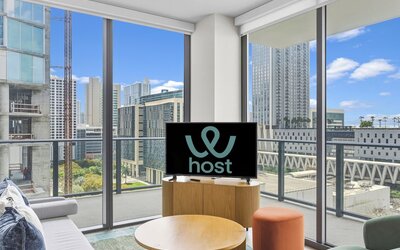 Prime Downtown w Skyline View