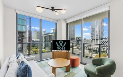 Prime Downtown w Skyline View
