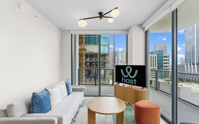 Prime Downtown w Skyline View