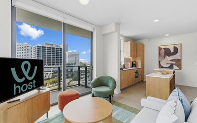 Prime Downtown w Skyline View