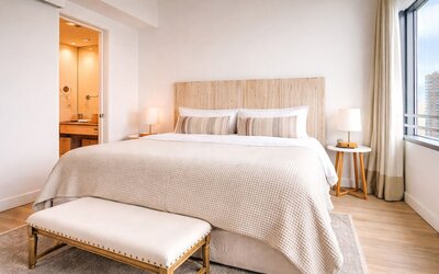 RS Suites - The AKA Residence
