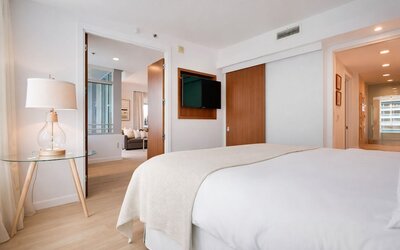 RS Suites - The AKA Residence