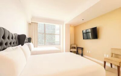 RS Suites - The AKA Residence