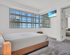 RS Suites - The AKA Residence