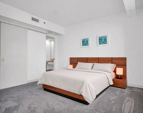 RS Suites - The AKA Residence