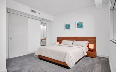 RS Suites - The AKA Residence