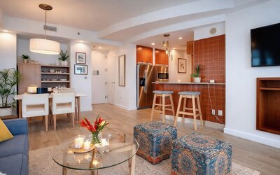 RS Suites - The AKA Residence