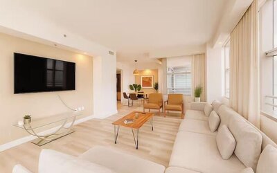 RS Suites - The AKA Residence
