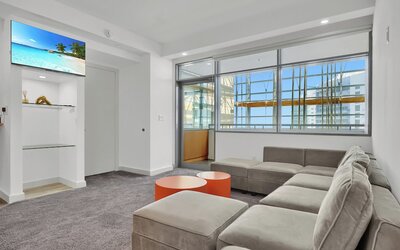 RS Suites - The AKA Residence