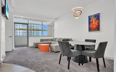 RS Suites - The AKA Residence