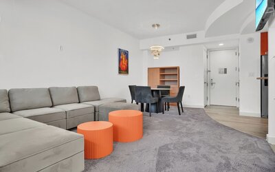 RS Suites - The AKA Residence
