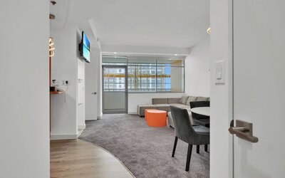 RS Suites - The AKA Residence