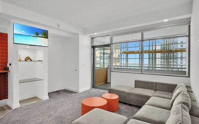 RS Suites - The AKA Residence