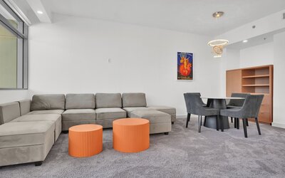RS Suites - The AKA Residence