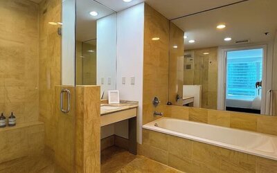 RS Suites - The AKA Residence