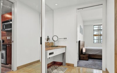 RS Suites - The AKA Residence