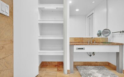 RS Suites - The AKA Residence