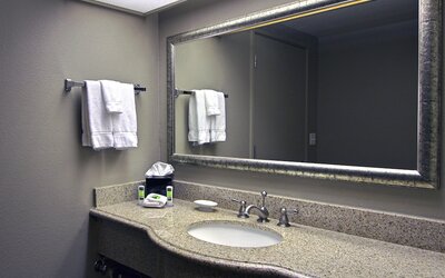 Executive Inn & Suites Embarcadero Cove