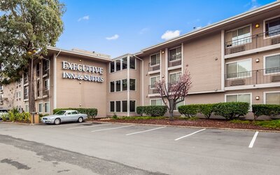 Executive Inn & Suites Embarcadero Cove