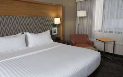 Holiday Inn & Suites Chicago North Shore (Skokie) by IHG