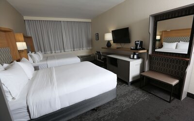 Holiday Inn & Suites Chicago North Shore (Skokie) by IHG