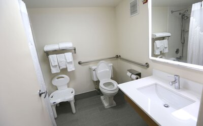 Holiday Inn & Suites Chicago North Shore (Skokie) by IHG