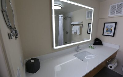Holiday Inn & Suites Chicago North Shore (Skokie) by IHG