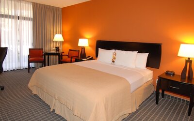 Oakland Airport Executive Hotel