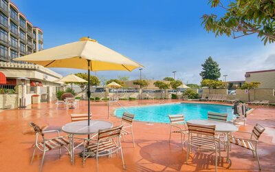 Oakland Airport Executive Hotel