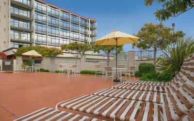 Oakland Airport Executive Hotel