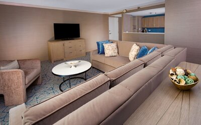 DoubleTree by Hilton Chicago - North Shore Conference Center
